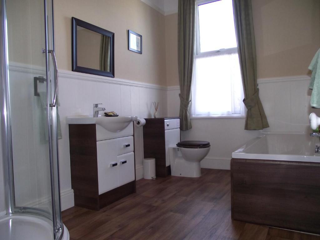 Ginnie'S Guesthouse Клийторпс Екстериор снимка